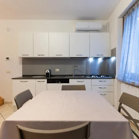 Porta Garibaldi Vicolo S Floriano Apartman