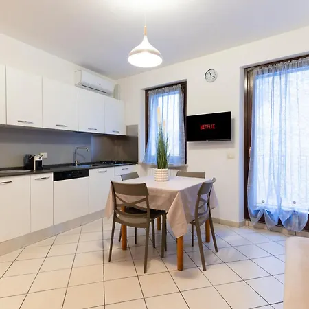 Porta Garibaldi Vicolo S Floriano Apartman *